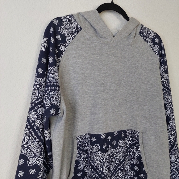Ariat Real Paisley Print Hooded Sweatshirt Size XL - Picture 3 of 10